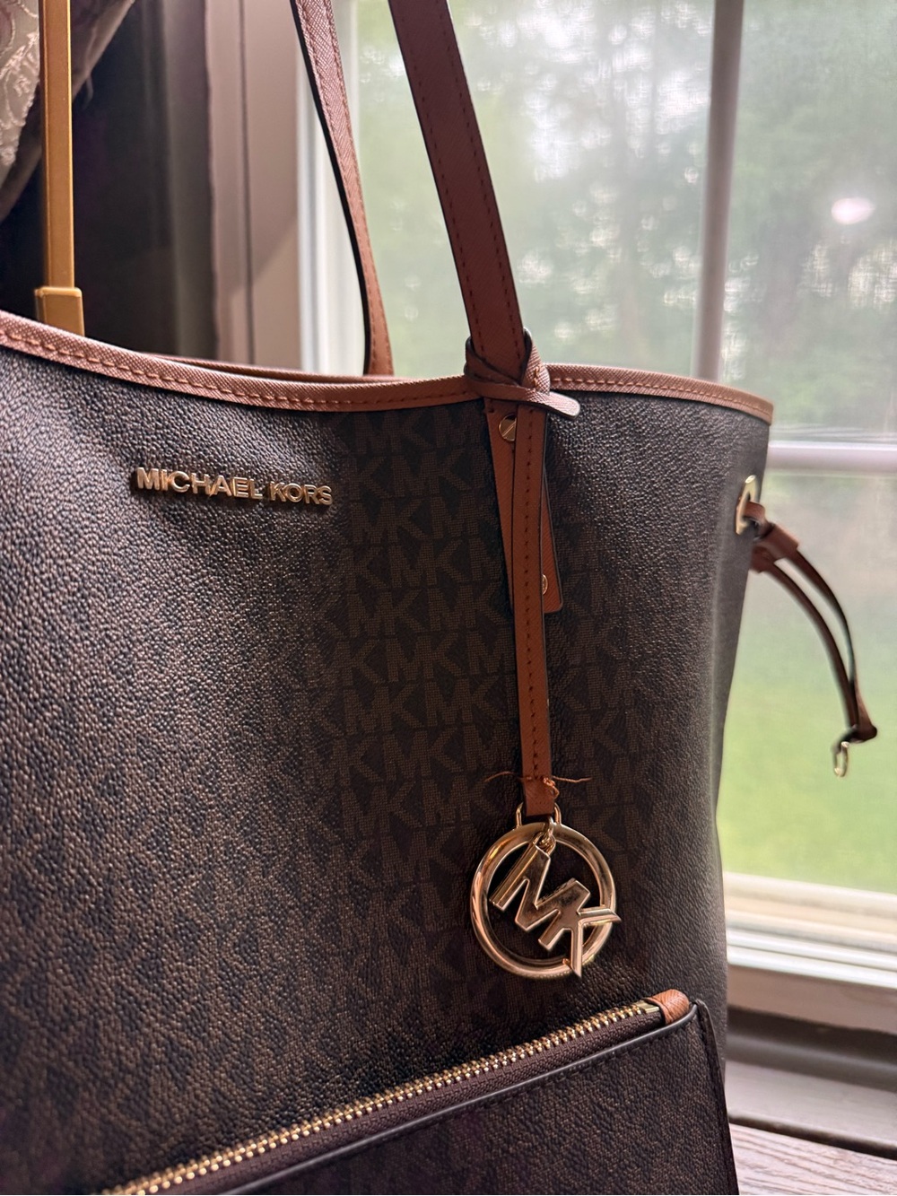 Michael Kors Brown Logo Tote with Tan Trim- perfect Teacher bag! Clutch included - Picture 3 of 12
